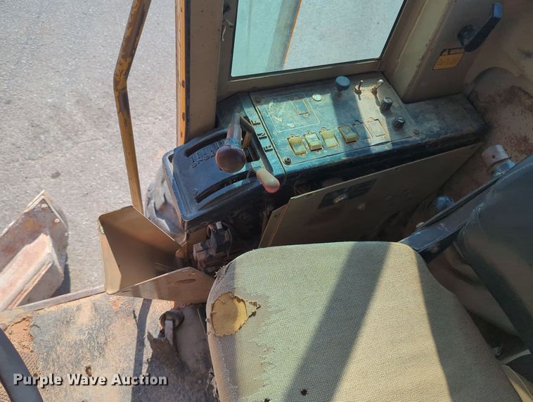 image for item MY9931 1989 John Deere 670B  motor grader