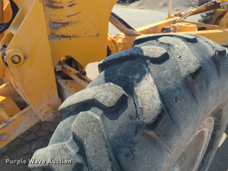 image for item MY9931 1989 John Deere 670B  motor grader