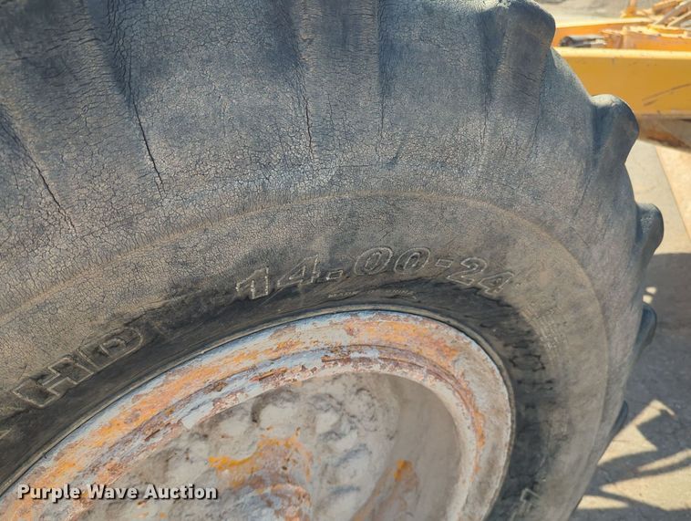 image for item MY9931 1989 John Deere 670B  motor grader