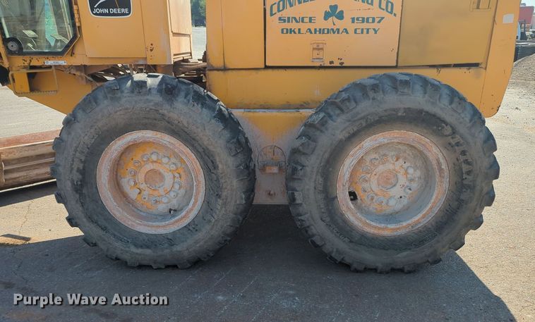 image for item MY9931 1989 John Deere 670B  motor grader