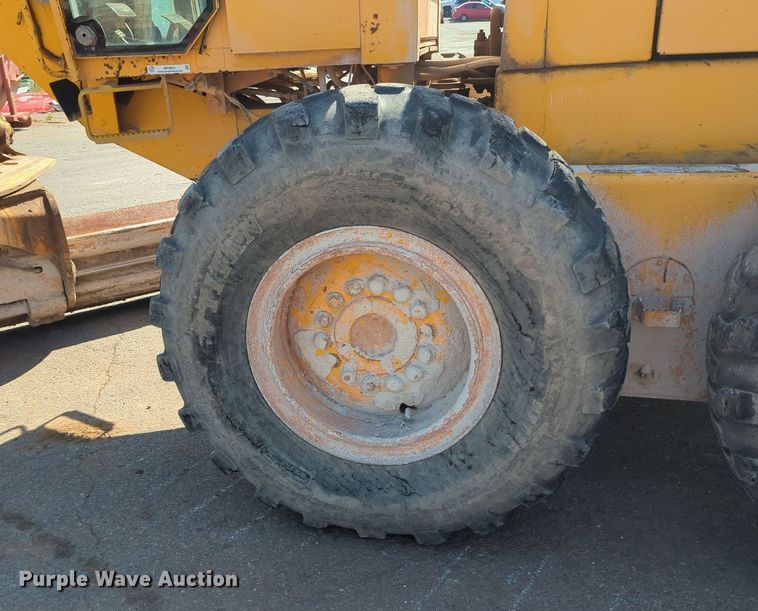 image for item MY9931 1989 John Deere 670B  motor grader