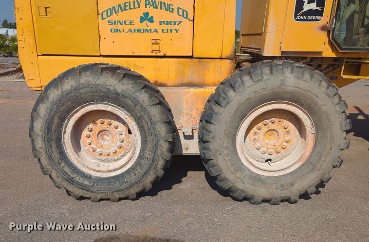 image for item MY9931 1989 John Deere 670B  motor grader