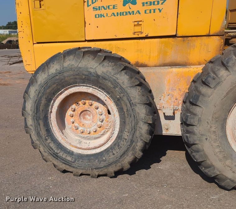 image for item MY9931 1989 John Deere 670B  motor grader