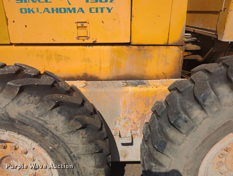 image for item MY9931 1989 John Deere 670B  motor grader