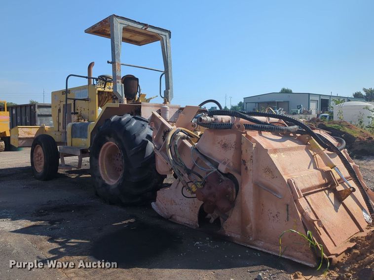 image for item MY9932 1991 Bomag MPH100R  soil stabilizer / recycler