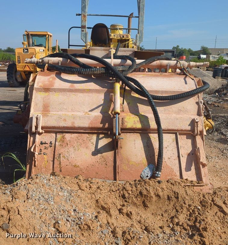 image for item MY9932 1991 Bomag MPH100R  soil stabilizer / recycler