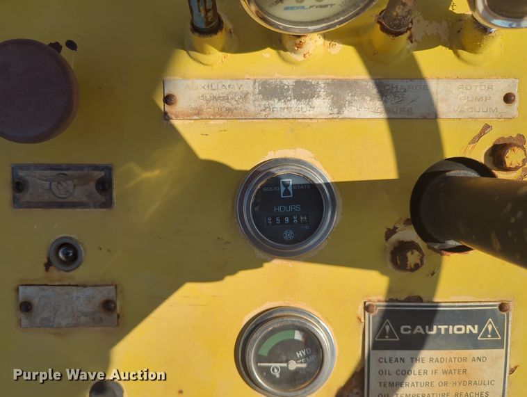 image for item MY9932 1991 Bomag MPH100R  soil stabilizer / recycler