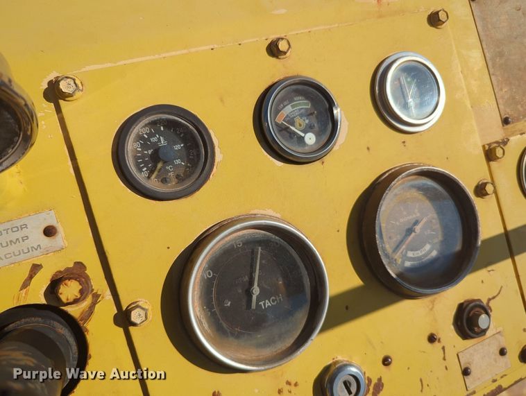 image for item MY9932 1991 Bomag MPH100R  soil stabilizer / recycler