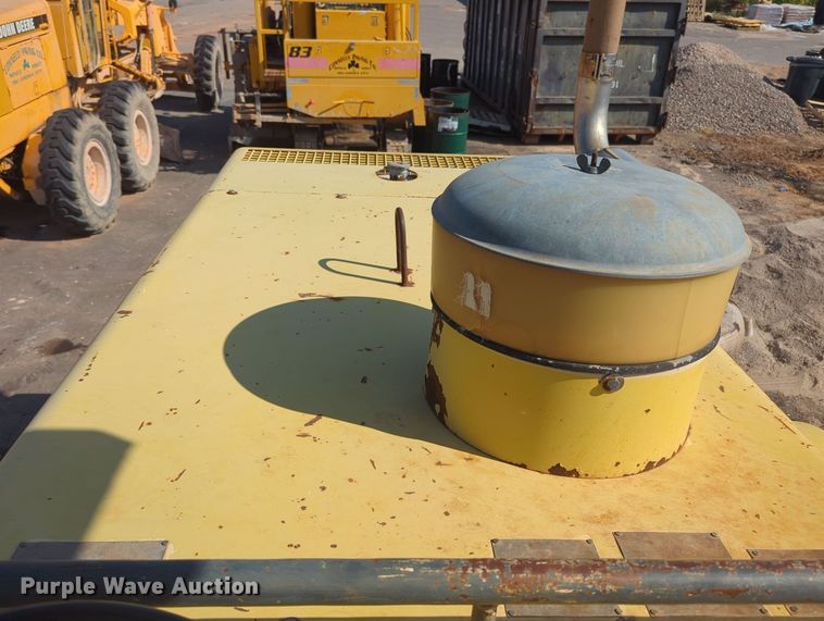 image for item MY9932 1991 Bomag MPH100R  soil stabilizer / recycler