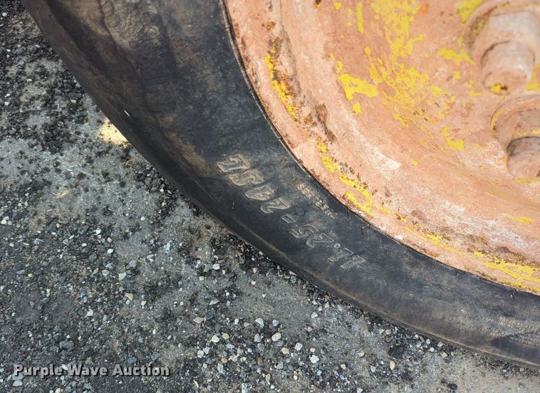 image for item MY9932 1991 Bomag MPH100R  soil stabilizer / recycler