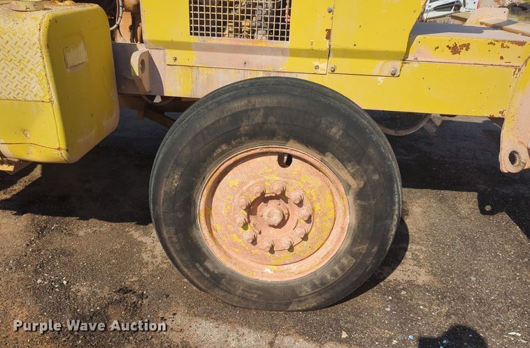 image for item MY9932 1991 Bomag MPH100R  soil stabilizer / recycler