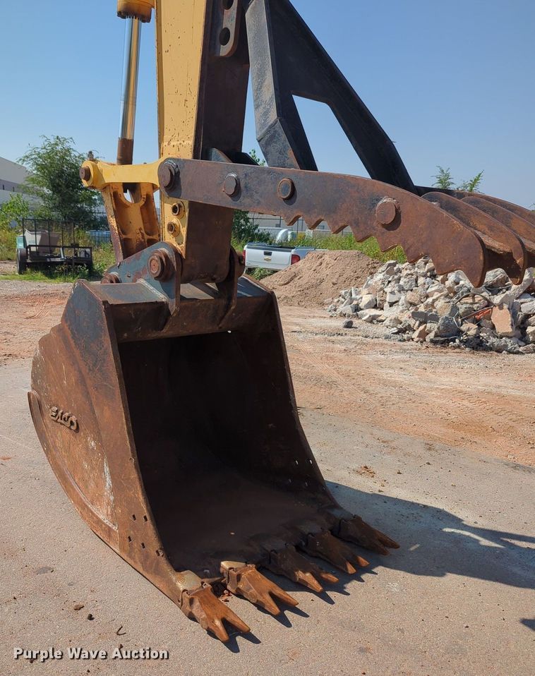 image for item MY9933 2006 Komatsu PC200LC-7  excavator