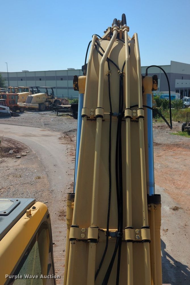 image for item MY9933 2006 Komatsu PC200LC-7  excavator