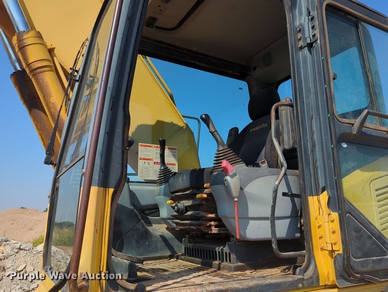 image for item MY9933 2006 Komatsu PC200LC-7  excavator