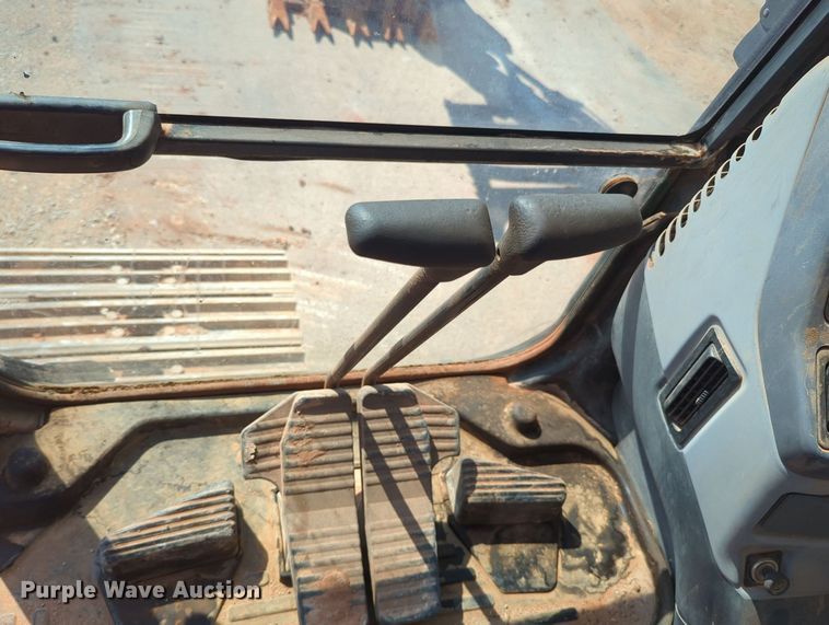 image for item MY9933 2006 Komatsu PC200LC-7  excavator