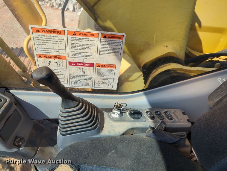 image for item MY9933 2006 Komatsu PC200LC-7  excavator