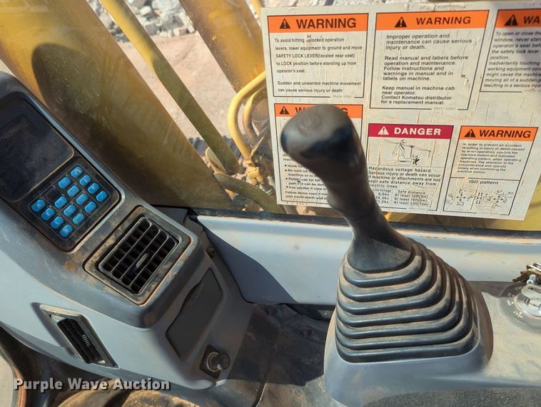 image for item MY9933 2006 Komatsu PC200LC-7  excavator