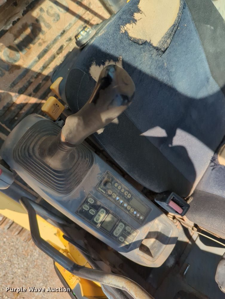 image for item MY9933 2006 Komatsu PC200LC-7  excavator