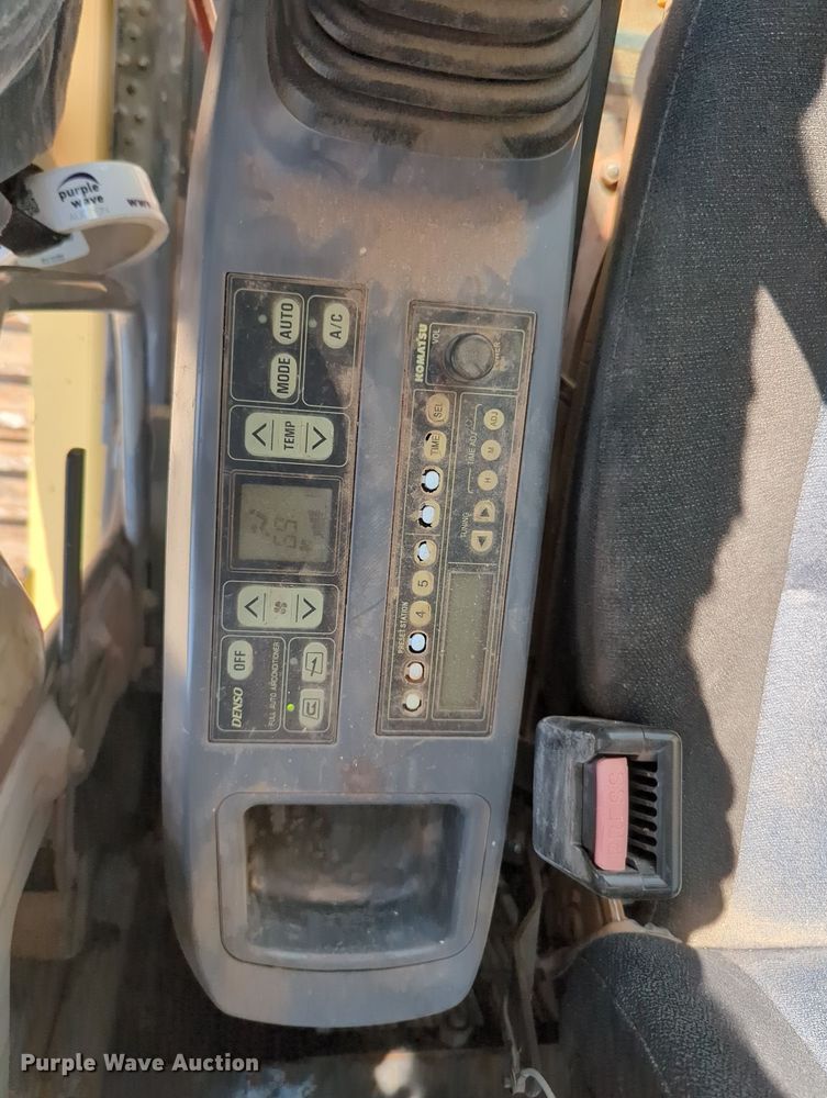 image for item MY9933 2006 Komatsu PC200LC-7  excavator