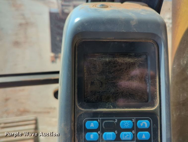 image for item MY9933 2006 Komatsu PC200LC-7  excavator