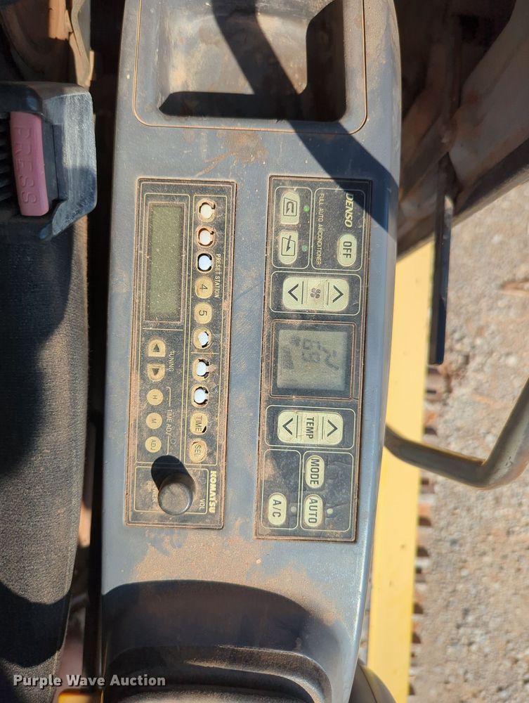 image for item MY9933 2006 Komatsu PC200LC-7  excavator