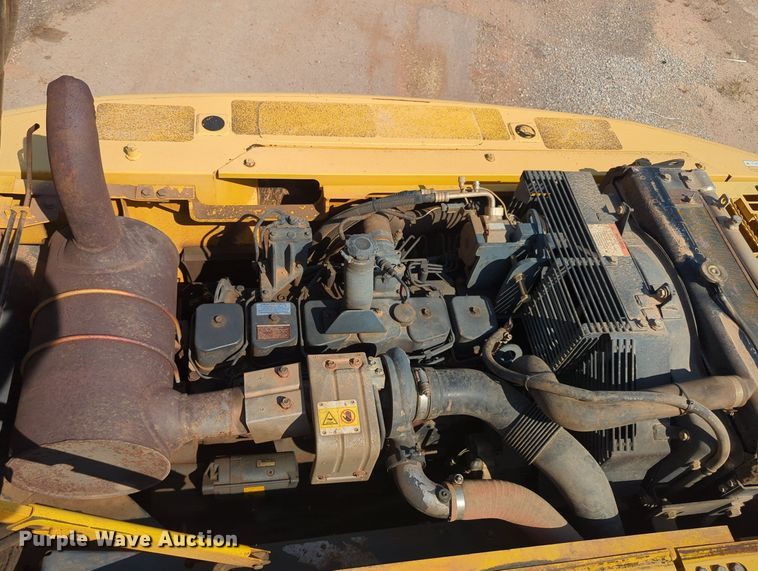 image for item MY9933 2006 Komatsu PC200LC-7  excavator