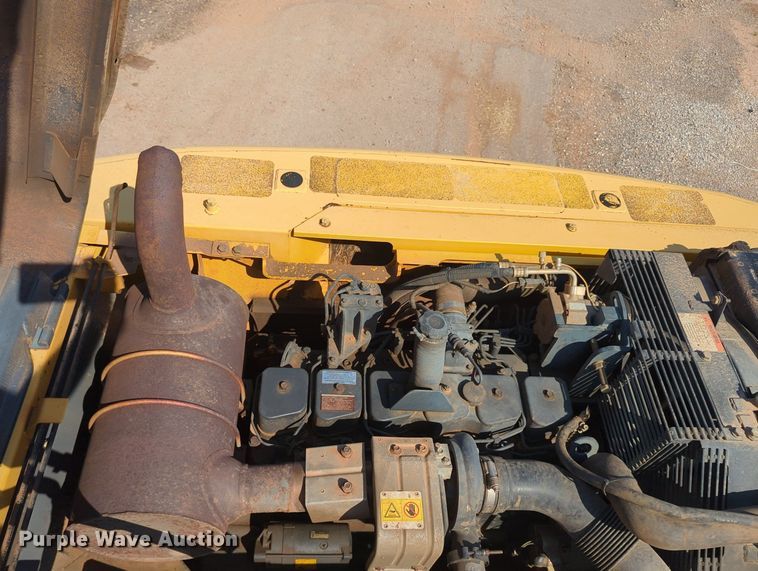 image for item MY9933 2006 Komatsu PC200LC-7  excavator