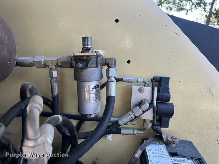 image for item NA9145 2007 JLG 400S  boom lift