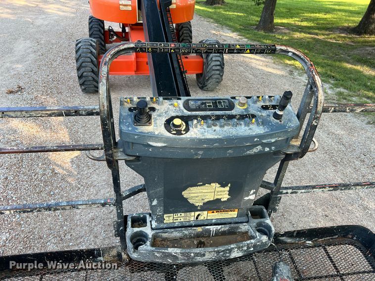 image for item NA9145 2007 JLG 400S  boom lift