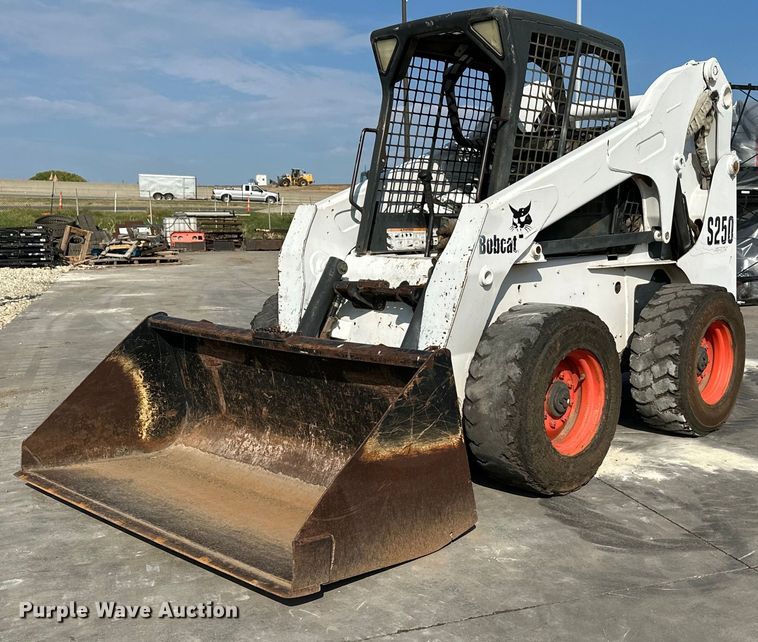 image for item NF9119 2002 Bobcat S250  skid steer loader