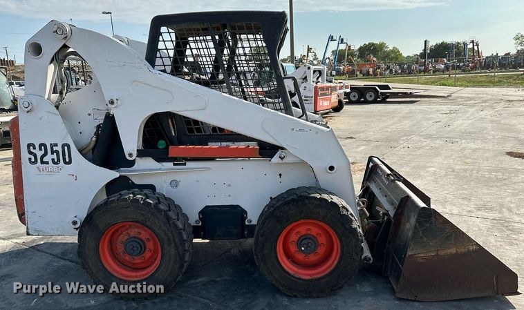 image for item NF9119 2002 Bobcat S250  skid steer loader