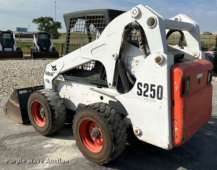 image for item NF9119 2002 Bobcat S250  skid steer loader