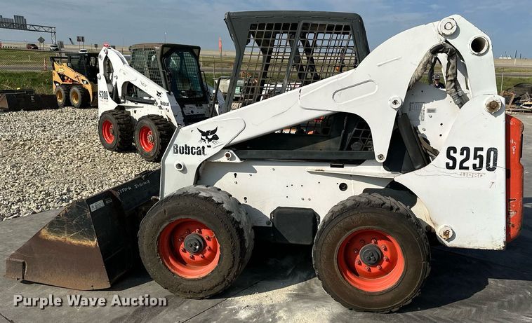 image for item NF9119 2002 Bobcat S250  skid steer loader