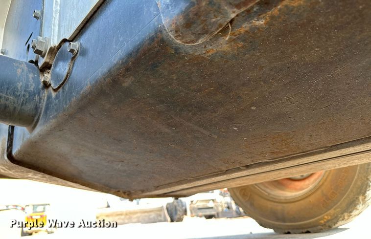 image for item NF9119 2002 Bobcat S250  skid steer loader