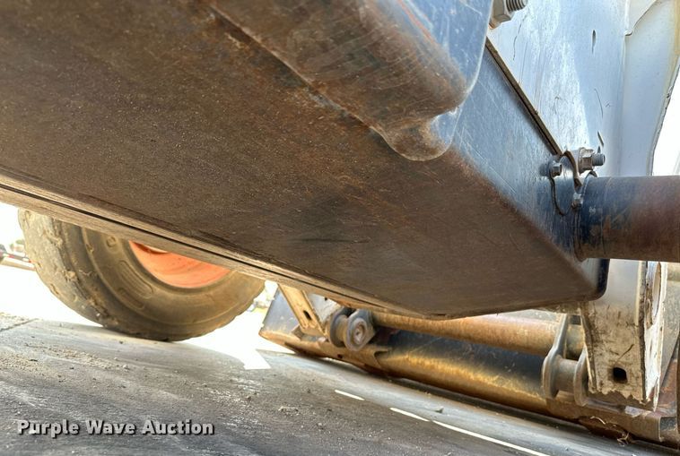 image for item NF9119 2002 Bobcat S250  skid steer loader