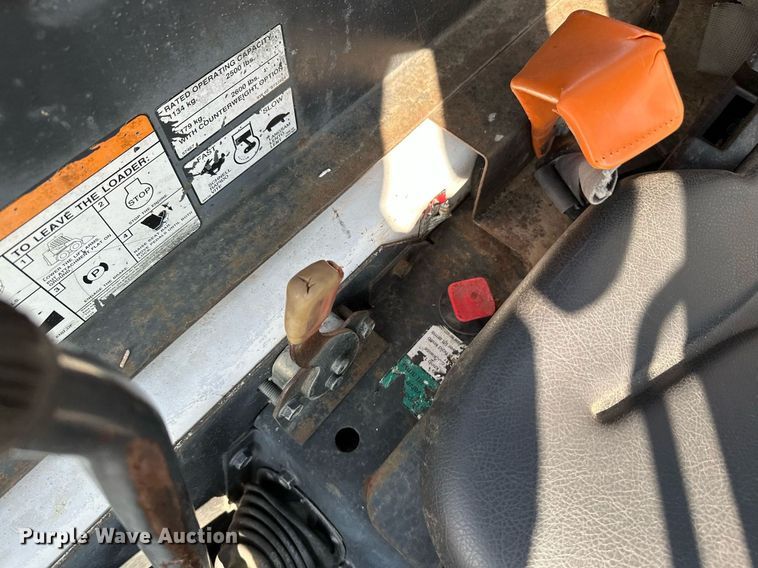 image for item NF9119 2002 Bobcat S250  skid steer loader