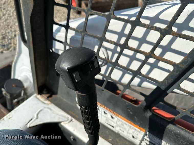 image for item NF9119 2002 Bobcat S250  skid steer loader