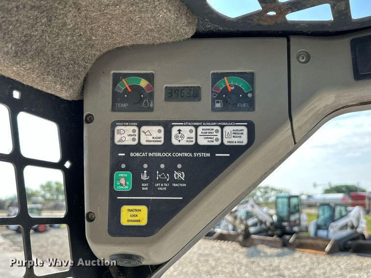 image for item NF9119 2002 Bobcat S250  skid steer loader