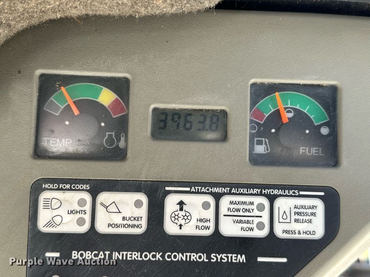 image for item NF9119 2002 Bobcat S250  skid steer loader