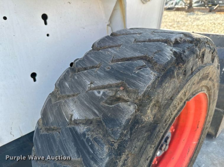 image for item NF9119 2002 Bobcat S250  skid steer loader