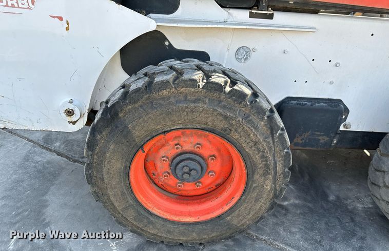 image for item NF9119 2002 Bobcat S250  skid steer loader