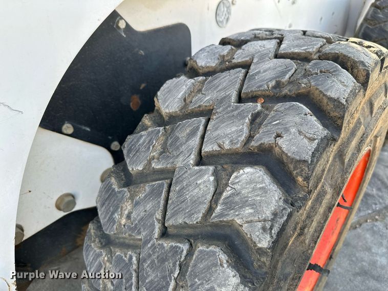 image for item NF9119 2002 Bobcat S250  skid steer loader