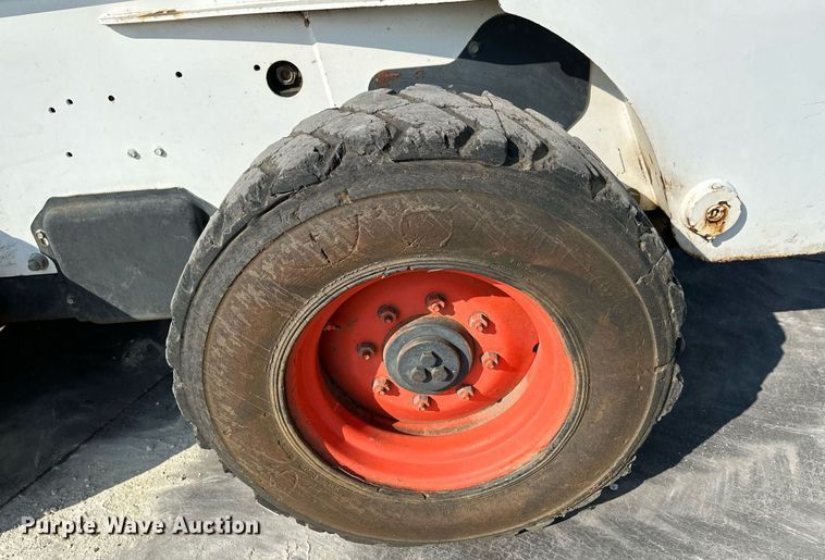 image for item NF9119 2002 Bobcat S250  skid steer loader