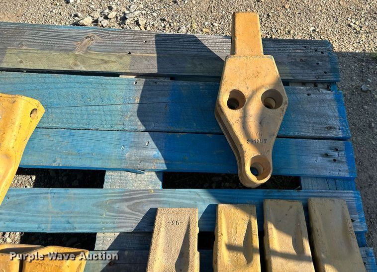 image for item NL9032 Caterpillar  977L parts