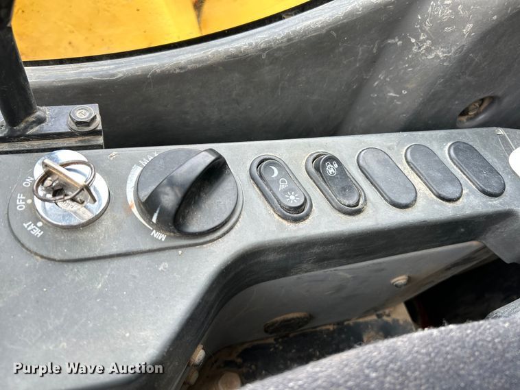 image for item NL9489 2011 Komatsu PC138USLC-8  excavator