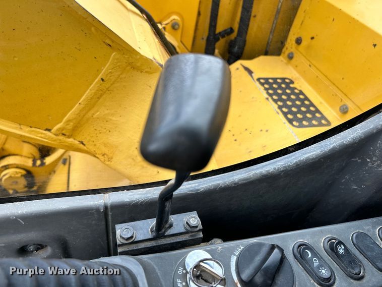 image for item NL9489 2011 Komatsu PC138USLC-8  excavator