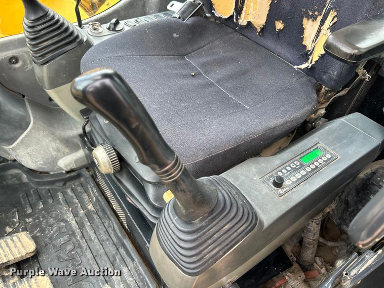 image for item NL9489 2011 Komatsu PC138USLC-8  excavator