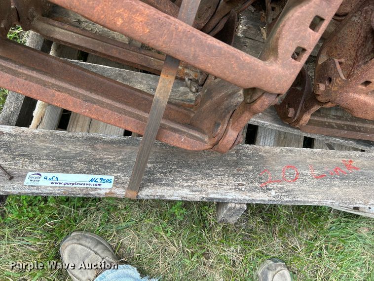 image for item NL9505 (8) over the tire steel tracks