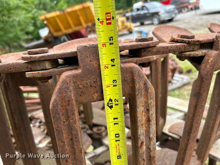 image for item NL9505 (8) over the tire steel tracks