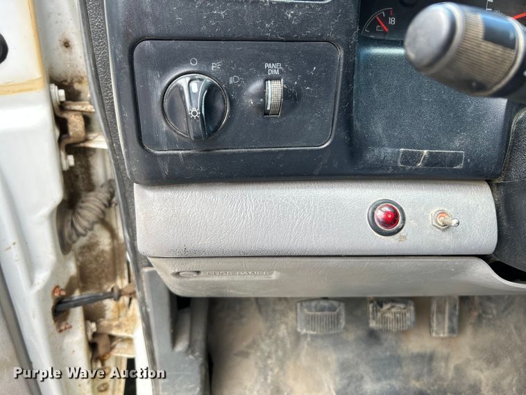 image for item NL9506 2000 Ford F650 XL Super Duty  dump truck